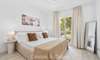Lichtrijk, eigentijds gerenoveerd appartement met zeezicht te koop in de heuvels van La Quinta, Marbella - Benahavis 801298 