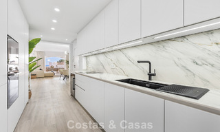 Lichtrijk, eigentijds gerenoveerd appartement met zeezicht te koop in de heuvels van La Quinta, Marbella - Benahavis 801316 