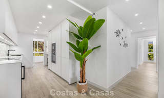 Lichtrijk, eigentijds gerenoveerd appartement met zeezicht te koop in de heuvels van La Quinta, Marbella - Benahavis 801317 