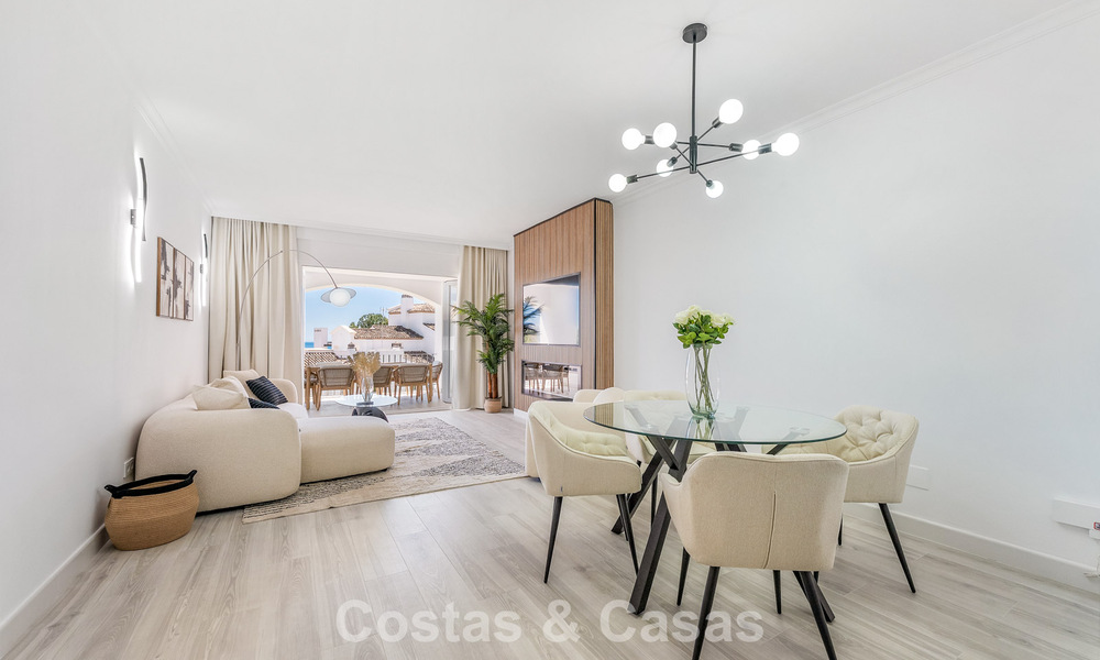 Lichtrijk, eigentijds gerenoveerd appartement met zeezicht te koop in de heuvels van La Quinta, Marbella - Benahavis 801318