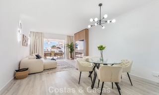 Lichtrijk, eigentijds gerenoveerd appartement met zeezicht te koop in de heuvels van La Quinta, Marbella - Benahavis 801318 