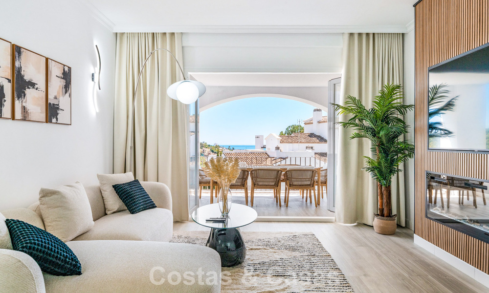 Lichtrijk, eigentijds gerenoveerd appartement met zeezicht te koop in de heuvels van La Quinta, Marbella - Benahavis 801320