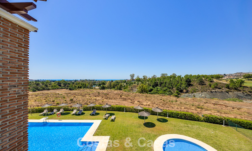 Prachtig 3-slaapkamer penthouse te koop met ruim dakterras in een golfomgeving van Marbella - Benahavis 801335