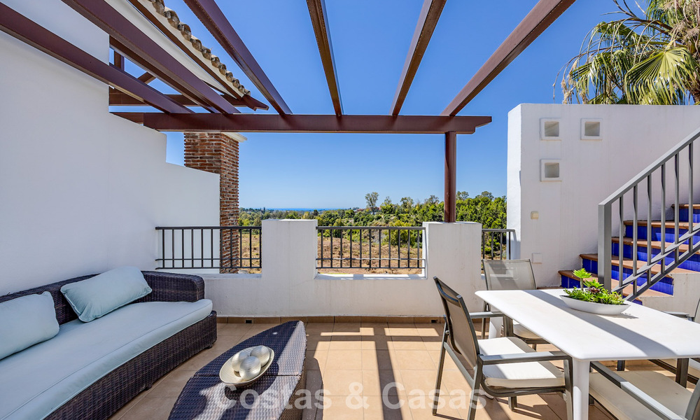 Prachtig 3-slaapkamer penthouse te koop met ruim dakterras in een golfomgeving van Marbella - Benahavis 801337