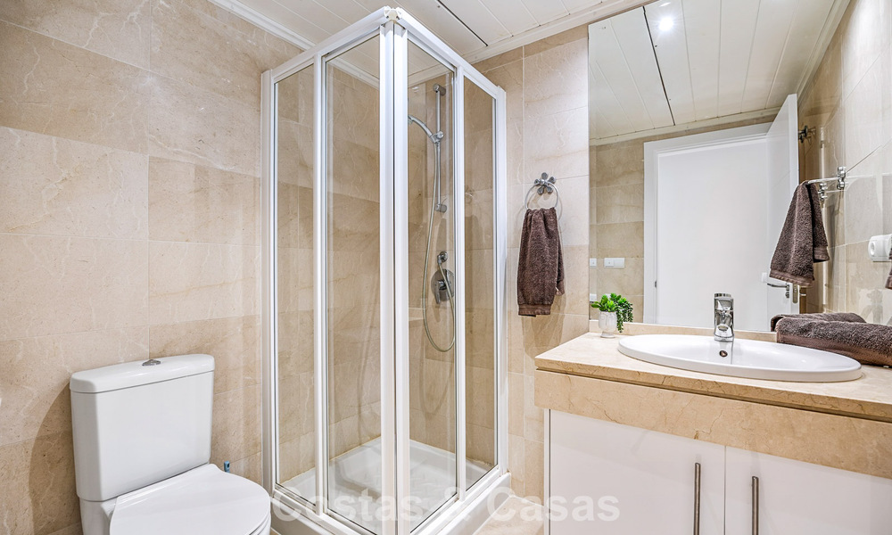 Prachtig 3-slaapkamer penthouse te koop met ruim dakterras in een golfomgeving van Marbella - Benahavis 801347