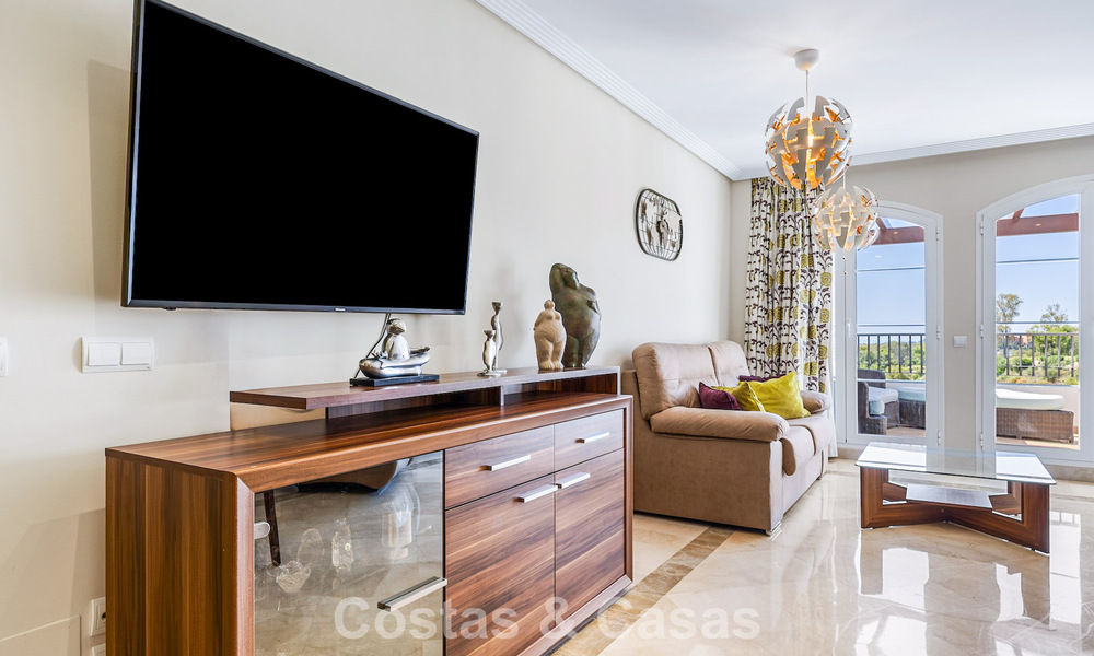 Prachtig 3-slaapkamer penthouse te koop met ruim dakterras in een golfomgeving van Marbella - Benahavis 801350