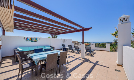 Prachtig 3-slaapkamer penthouse te koop met ruim dakterras in een golfomgeving van Marbella - Benahavis 801351