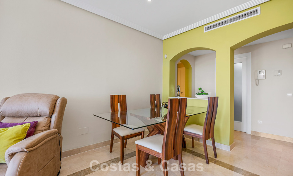 Prachtig 3-slaapkamer penthouse te koop met ruim dakterras in een golfomgeving van Marbella - Benahavis 801357