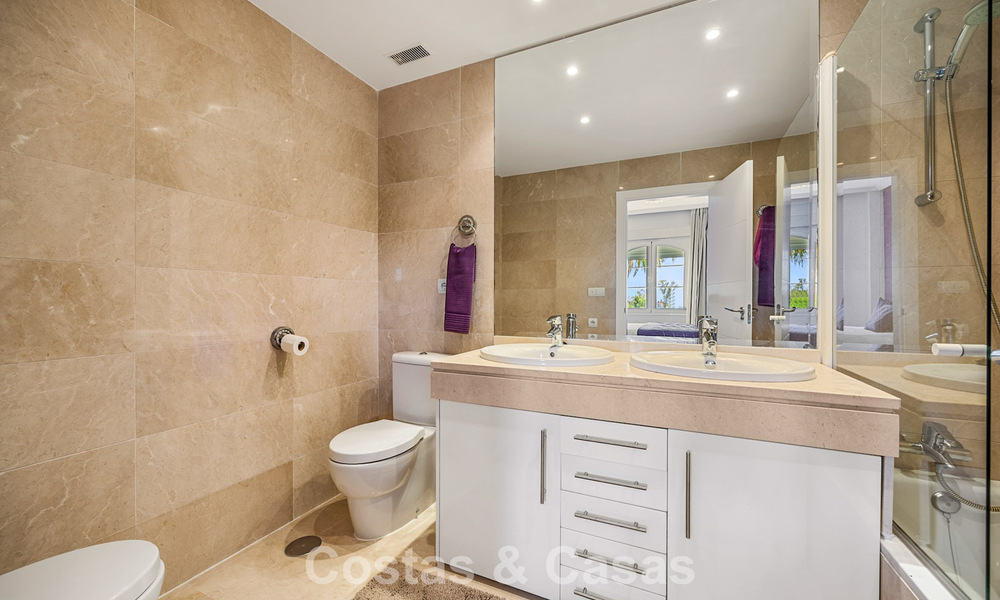 Prachtig 3-slaapkamer penthouse te koop met ruim dakterras in een golfomgeving van Marbella - Benahavis 801363