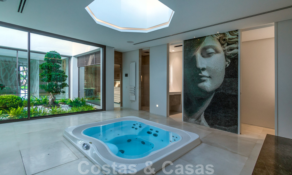 Instapklare, luxueuze, moderne villa te koop, met schitterend uitzicht in La Quinta, een golfurbanisatie in Marbella - Benahavis 801022