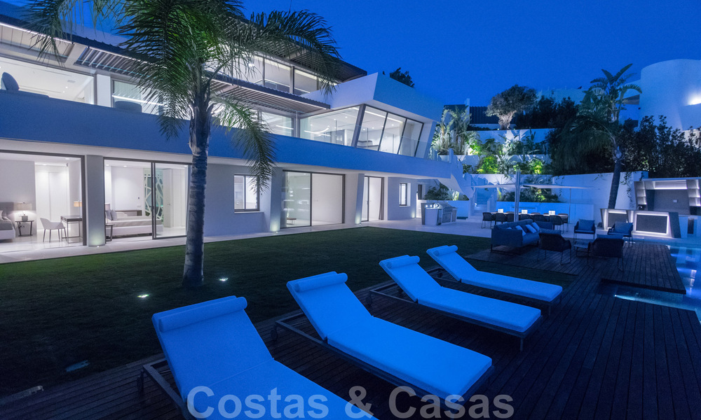 Instapklare, luxueuze, moderne villa te koop, met schitterend uitzicht in La Quinta, een golfurbanisatie in Marbella - Benahavis 801025