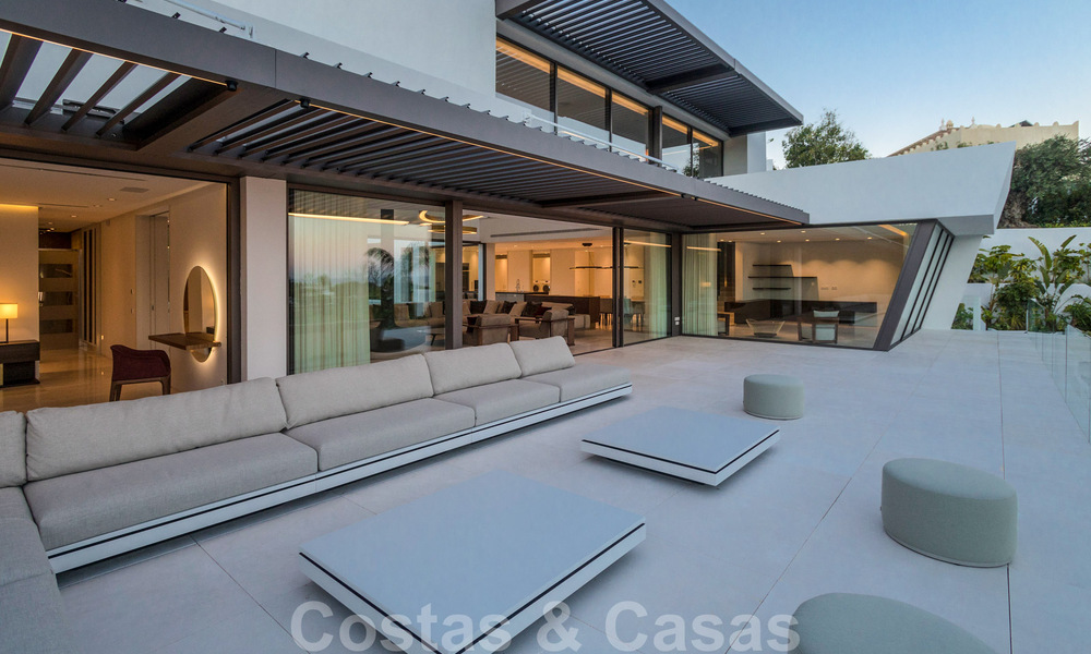 Instapklare, luxueuze, moderne villa te koop, met schitterend uitzicht in La Quinta, een golfurbanisatie in Marbella - Benahavis 801050