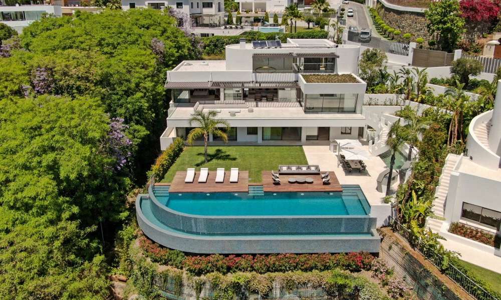 Instapklare, luxueuze, moderne villa te koop, met schitterend uitzicht in La Quinta, een golfurbanisatie in Marbella - Benahavis 801058