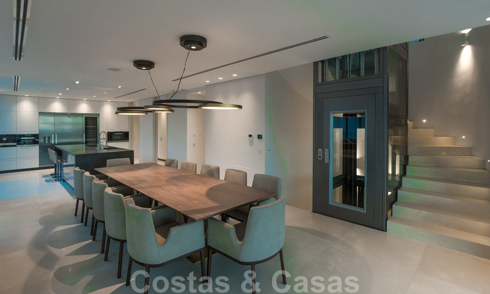 Instapklare, luxueuze, moderne villa te koop, met schitterend uitzicht in La Quinta, een golfurbanisatie in Marbella - Benahavis 801062