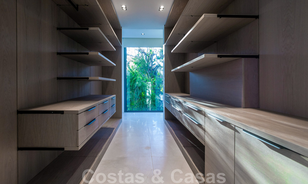 Instapklare, luxueuze, moderne villa te koop, met schitterend uitzicht in La Quinta, een golfurbanisatie in Marbella - Benahavis 801068
