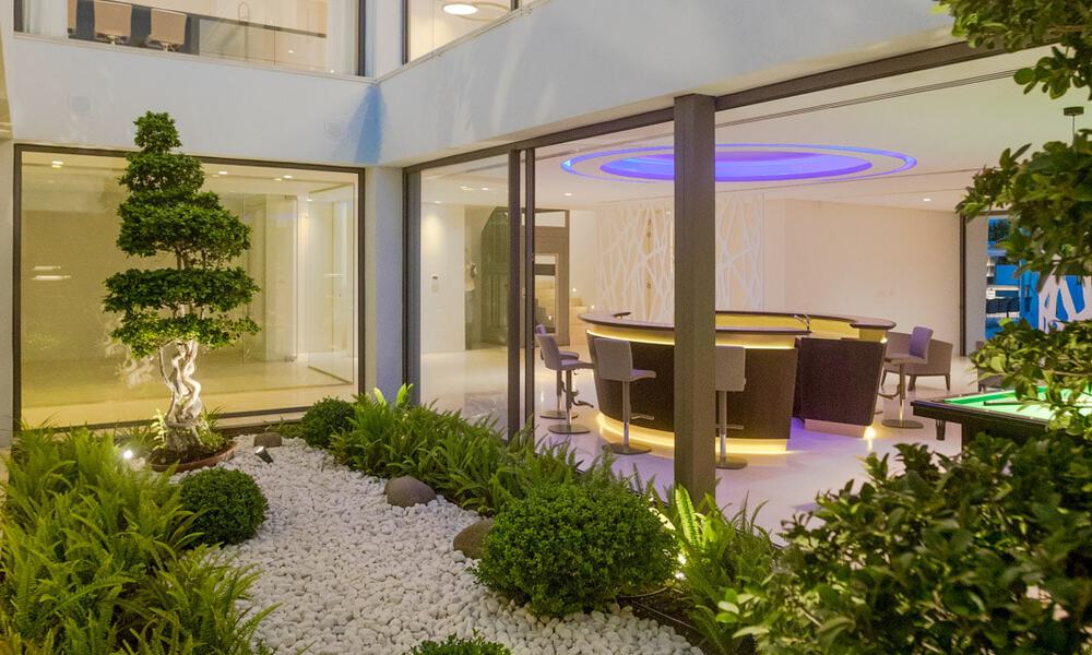 Instapklare, luxueuze, moderne villa te koop, met schitterend uitzicht in La Quinta, een golfurbanisatie in Marbella - Benahavis 801070