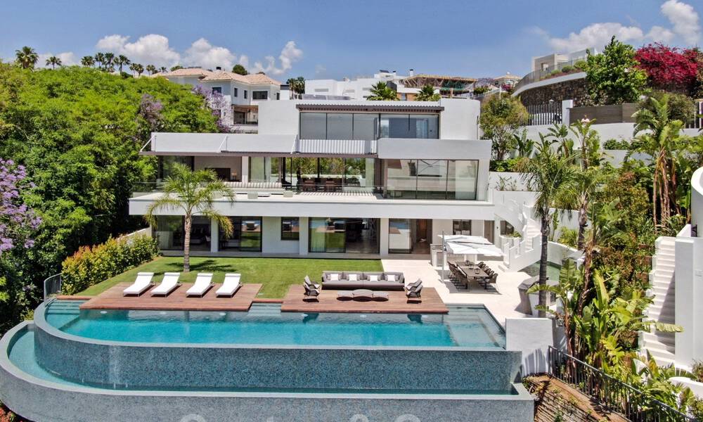 Instapklare, luxueuze, moderne villa te koop, met schitterend uitzicht in La Quinta, een golfurbanisatie in Marbella - Benahavis 801072