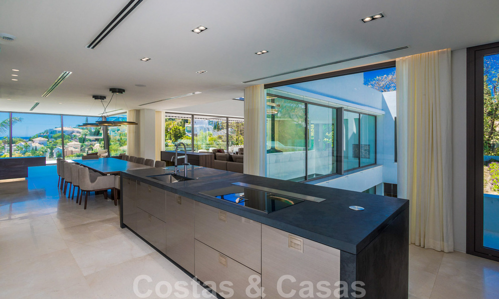Instapklare, luxueuze, moderne villa te koop, met schitterend uitzicht in La Quinta, een golfurbanisatie in Marbella - Benahavis 801073
