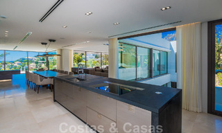 Instapklare, luxueuze, moderne villa te koop, met schitterend uitzicht in La Quinta, een golfurbanisatie in Marbella - Benahavis 801073 