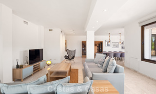 Ruim appartement met supergrote privétuin en prachtige vergezichten te koop ten oosten van Marbella 801414 