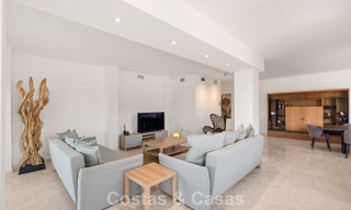 Ruim appartement met supergrote privétuin en prachtige vergezichten te koop ten oosten van Marbella 801415 