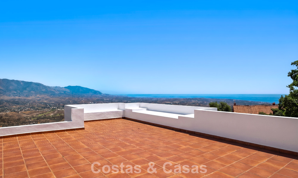 Royaal, modern penthouse met weidse vergezichten te koop ten oosten van Marbella 801487