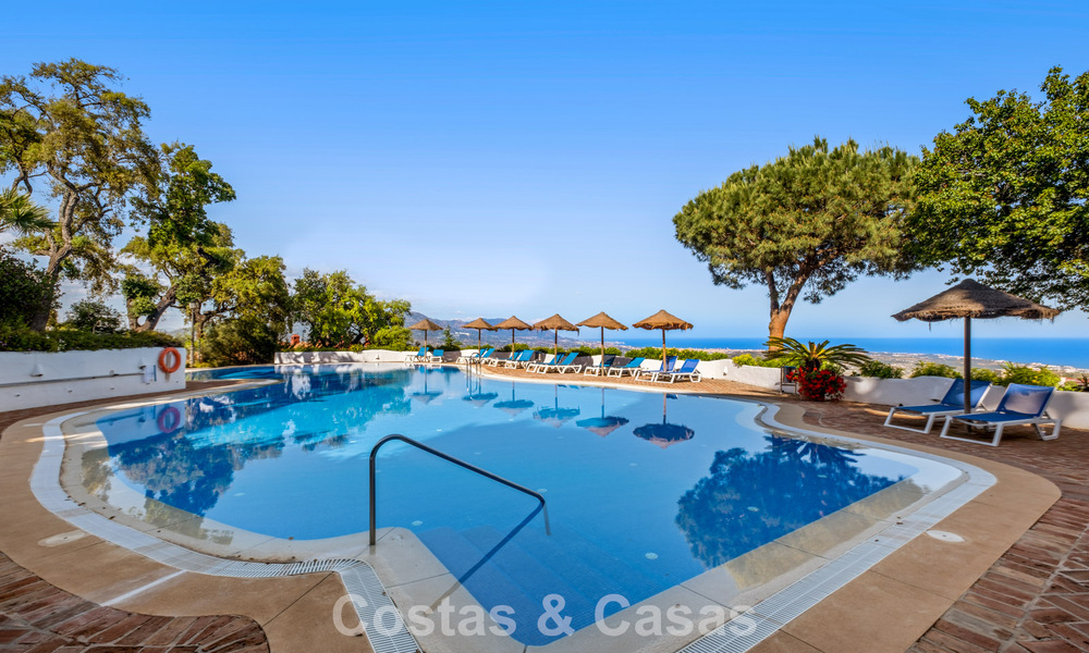 Royaal, modern penthouse met weidse vergezichten te koop ten oosten van Marbella 801491
