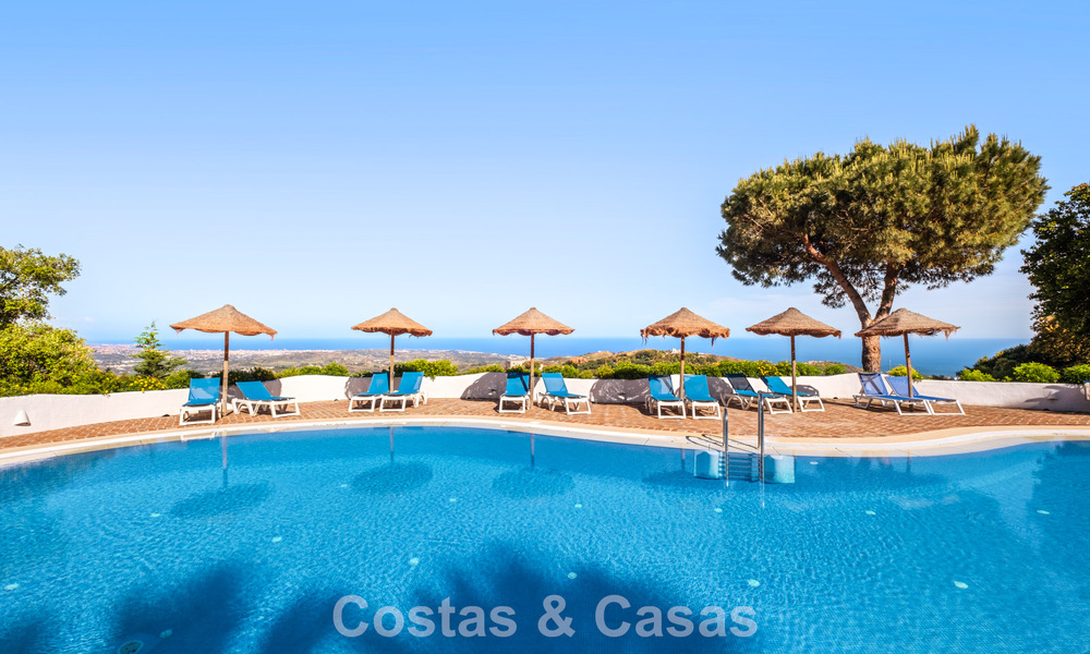 Royaal, modern penthouse met weidse vergezichten te koop ten oosten van Marbella 801493