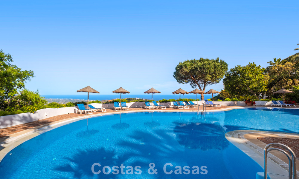 Royaal, modern penthouse met weidse vergezichten te koop ten oosten van Marbella 801494