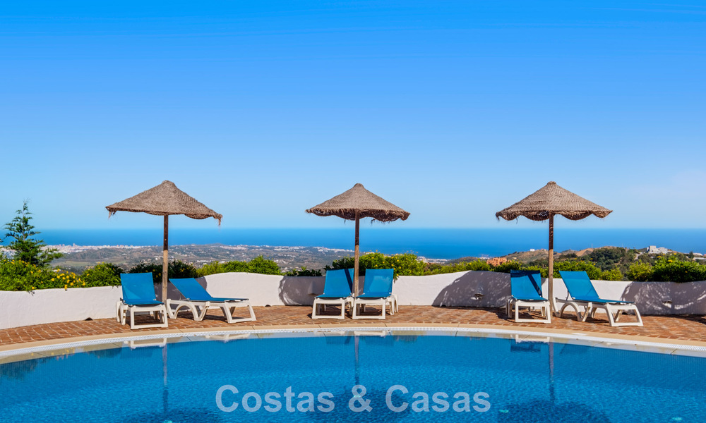 Royaal, modern penthouse met weidse vergezichten te koop ten oosten van Marbella 801496