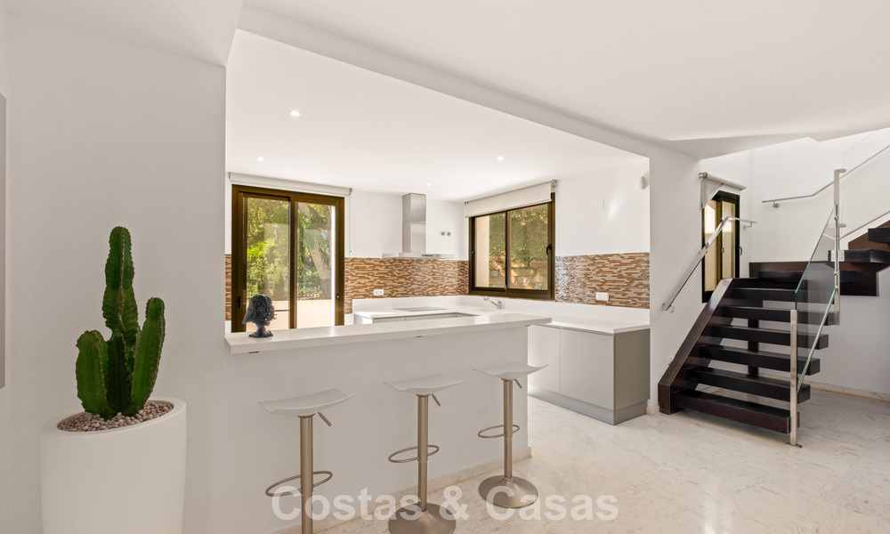 Royaal, modern penthouse met weidse vergezichten te koop ten oosten van Marbella 801504