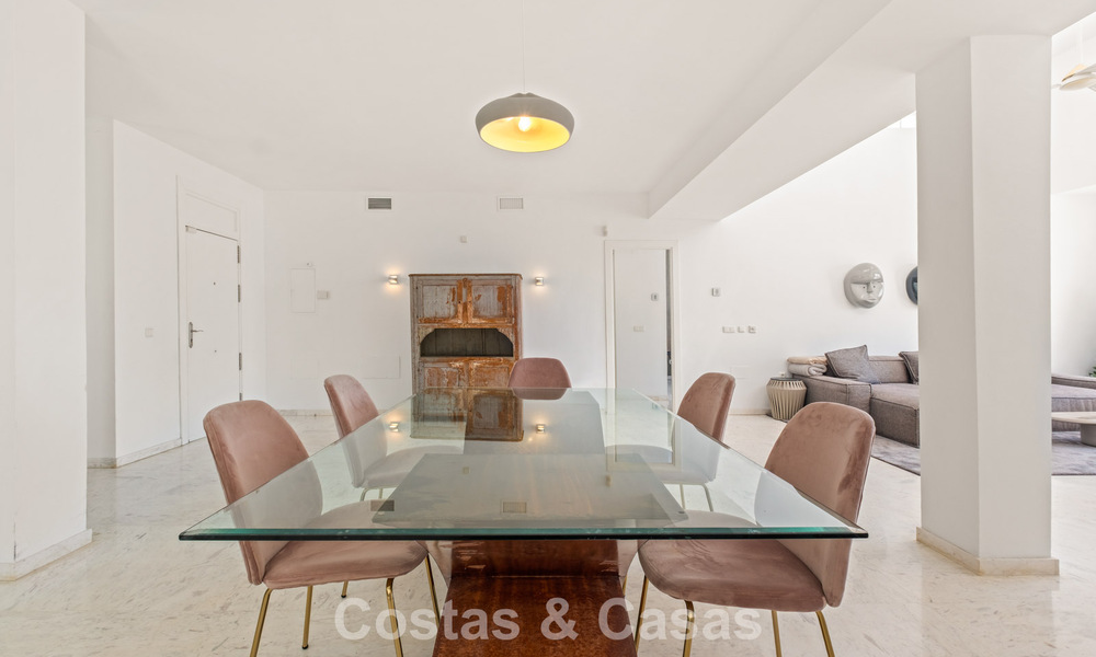 Royaal, modern penthouse met weidse vergezichten te koop ten oosten van Marbella 801505