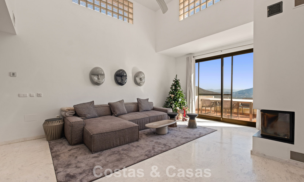 Royaal, modern penthouse met weidse vergezichten te koop ten oosten van Marbella 801510
