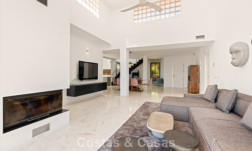 Royaal, modern penthouse met weidse vergezichten te koop ten oosten van Marbella 801511
