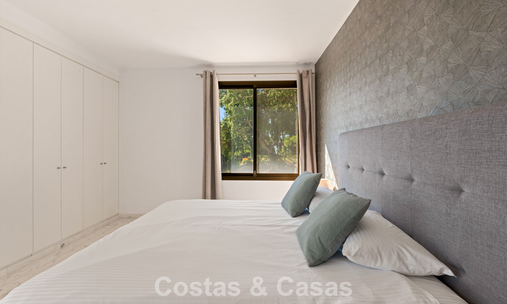 Royaal, modern penthouse met weidse vergezichten te koop ten oosten van Marbella 801515