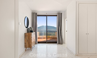Royaal, modern penthouse met weidse vergezichten te koop ten oosten van Marbella 801516 