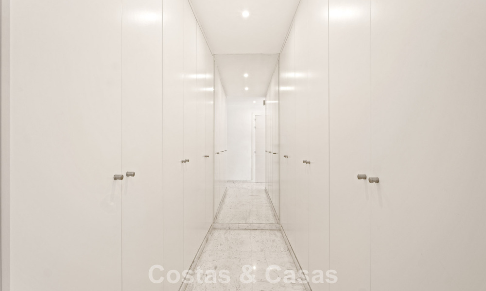 Royaal, modern penthouse met weidse vergezichten te koop ten oosten van Marbella 801523