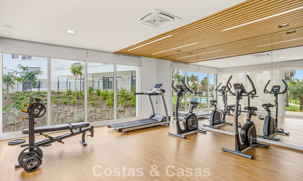Gloednieuw luxe appartement te koop op loopafstand van het strand op de New Golden Mile tussen Marbella en Estepona 801544