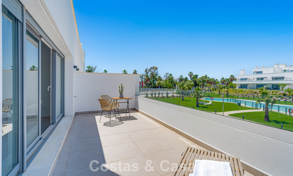 Gloednieuw luxe appartement te koop op loopafstand van het strand op de New Golden Mile tussen Marbella en Estepona 801545