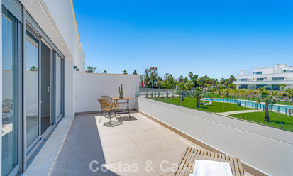 Gloednieuw modern appartement te koop op loopafstand van het strand, New Golden Mile, Marbella - Estepona 801545
