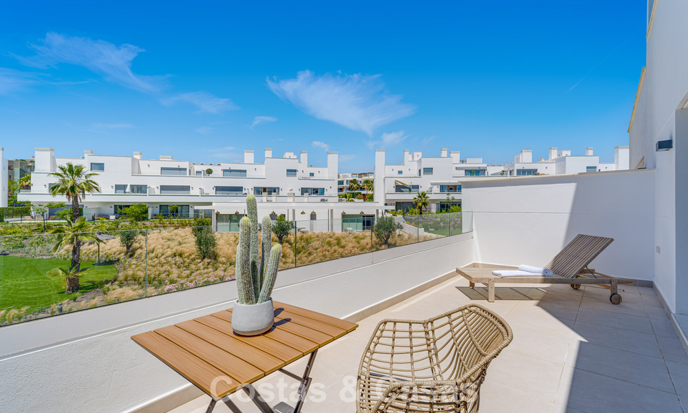 Gloednieuw luxe appartement te koop op loopafstand van het strand op de New Golden Mile tussen Marbella en Estepona 801546