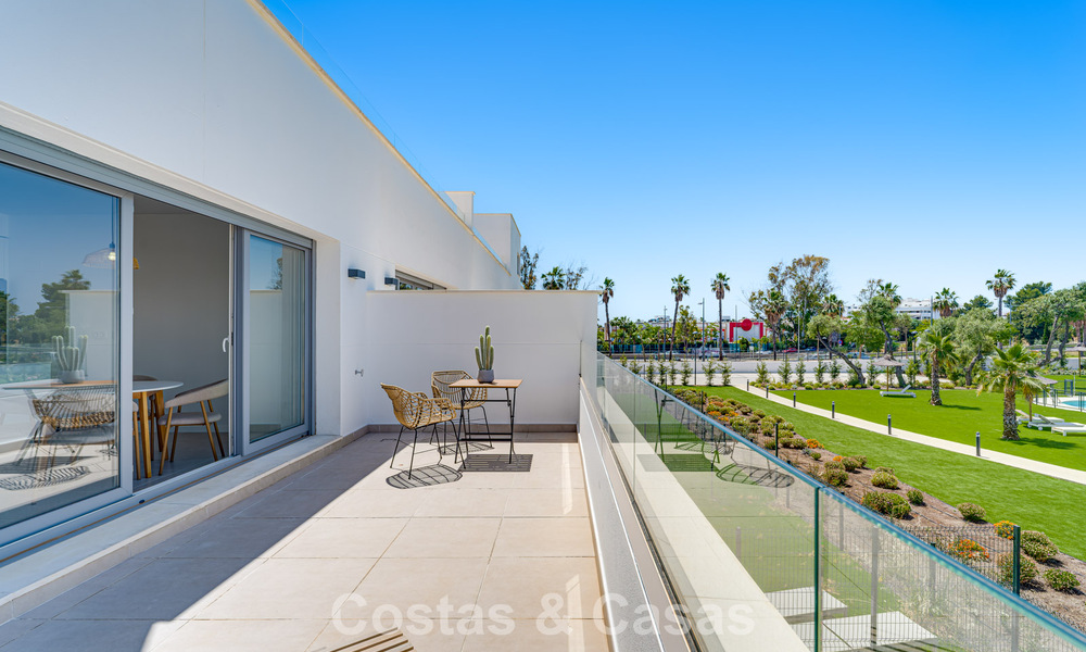 Gloednieuw luxe appartement te koop op loopafstand van het strand op de New Golden Mile tussen Marbella en Estepona 801547