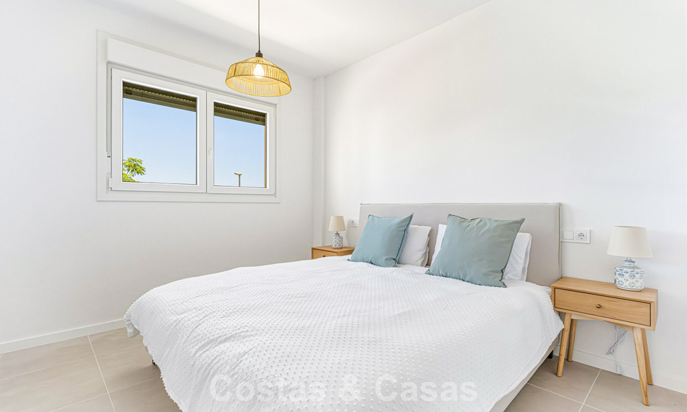 Gloednieuw luxe appartement te koop op loopafstand van het strand op de New Golden Mile tussen Marbella en Estepona 801550