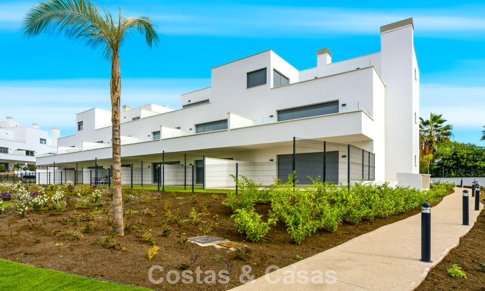 Gloednieuw luxe appartement te koop op loopafstand van het strand op de New Golden Mile tussen Marbella en Estepona 801554