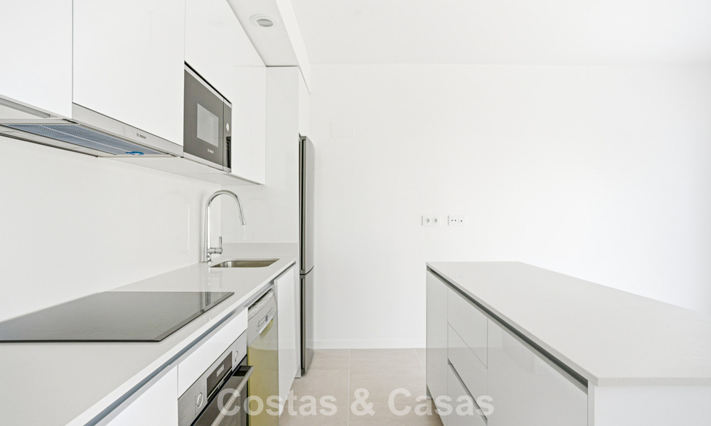 Gloednieuw luxe appartement te koop op loopafstand van het strand op de New Golden Mile tussen Marbella en Estepona 801562