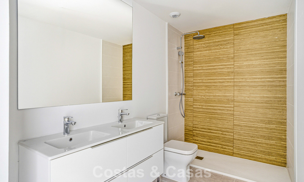 Gloednieuw luxe appartement te koop op loopafstand van het strand op de New Golden Mile tussen Marbella en Estepona 801563