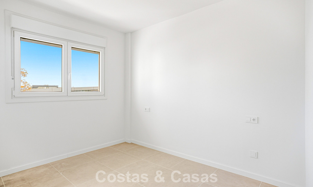 Gloednieuw luxe appartement te koop op loopafstand van het strand op de New Golden Mile tussen Marbella en Estepona 801565