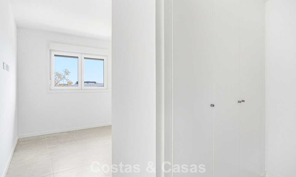 Gloednieuw luxe appartement te koop op loopafstand van het strand op de New Golden Mile tussen Marbella en Estepona 801566