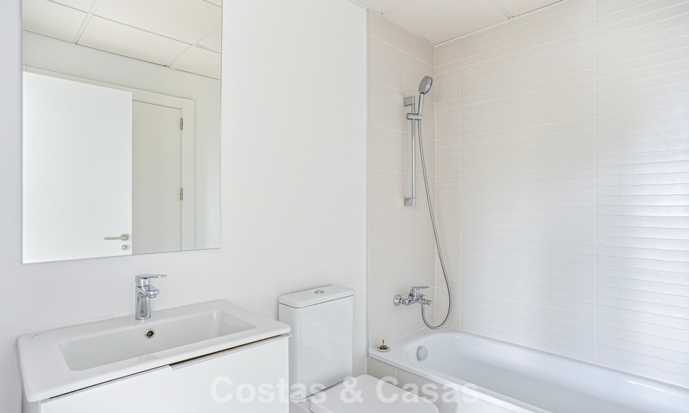 Gloednieuw luxe appartement te koop op loopafstand van het strand op de New Golden Mile tussen Marbella en Estepona 801567
