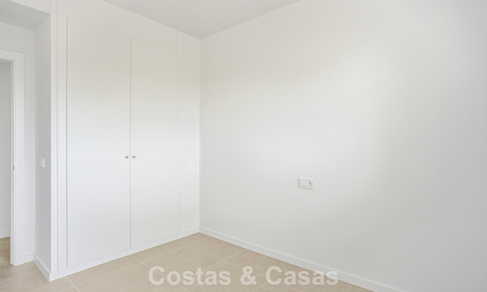 Gloednieuw luxe appartement te koop op loopafstand van het strand op de New Golden Mile tussen Marbella en Estepona 801569